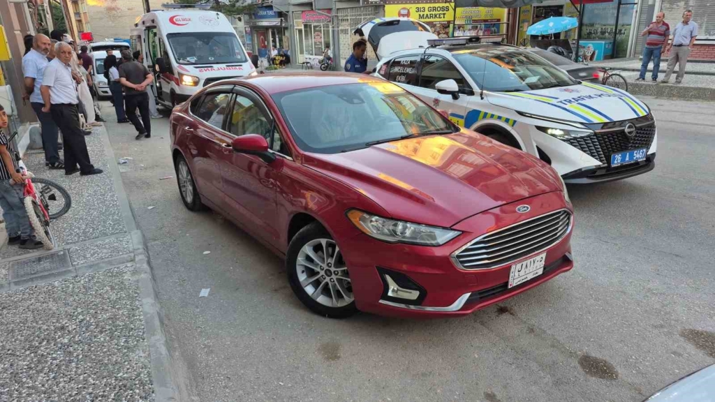 Eskişehir’de otomobile yandan çarpan bisikletli çocuk yaralandı
