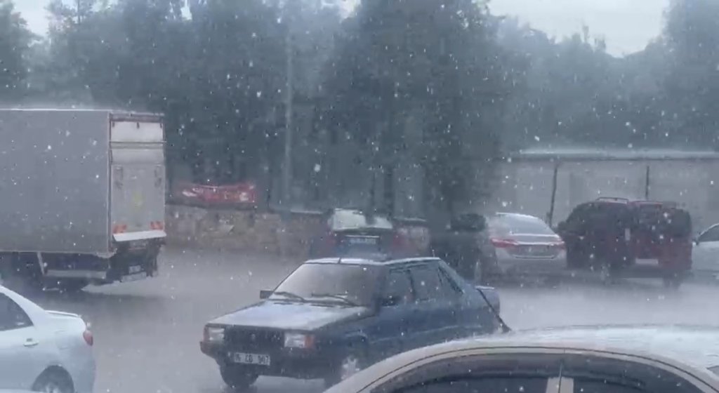 Sivrihisar’da sağanak yağmur etkili oldu