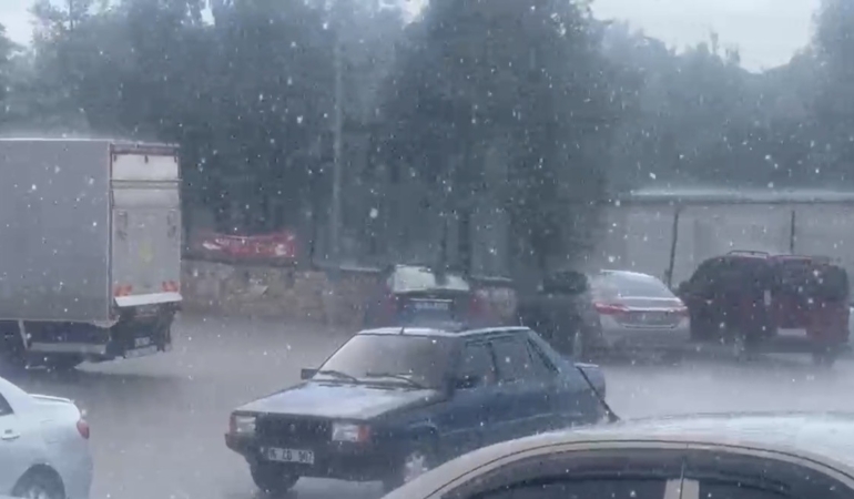 Sivrihisar’da kavurucu sıcakların ardından sağanak yağmur etkili oldu