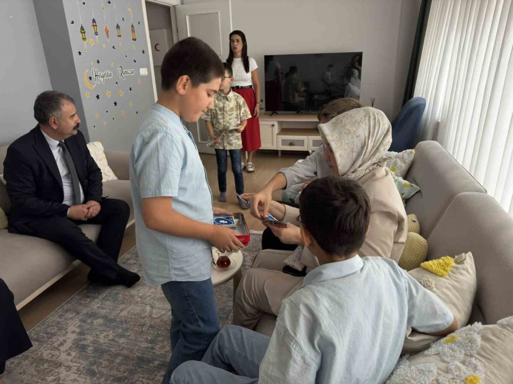 Bakan Yardımcısı Yenigün’den Eskişehir’deki çocuk evlerine ziyaret