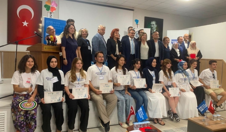 Cumalıkızık’ta UNESCO Dünya Mirası Gönüllüleri programı tamamlandı