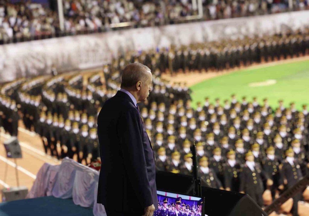 Cumhurbaşkanı Erdoğan: "Birileri 30 yıl öncesinin kodları içinde gelişmeleri ele almaya çalışırken, biz yeni sistemin kutup başlarından biri olmak için ne gerekiyorsa onu yapıyoruz"
