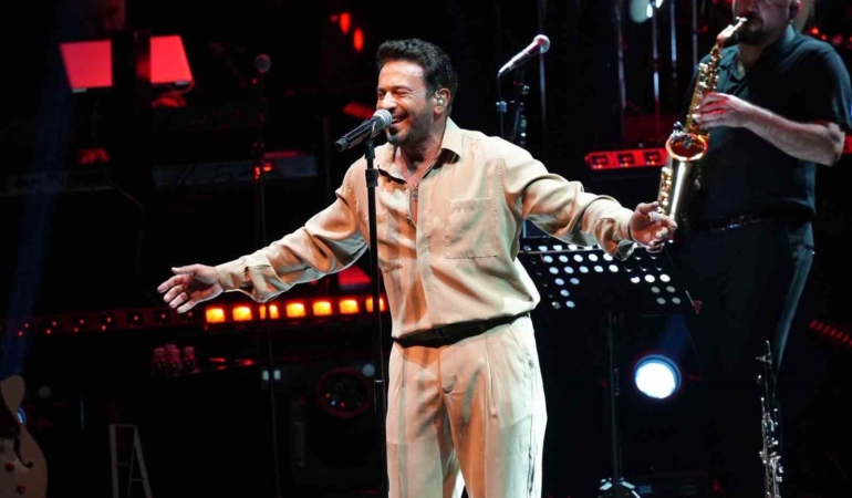 Uluslararası Bursa Festivali’nde Emre Altuğ’dan müzik dolu gece