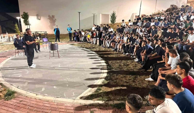 Rektör Kızıltoprak, Murat Dağı’ndaki gençlik kampında öğrencilerle buluştu