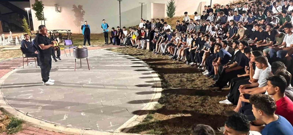 Rektör Kızıltoprak, Murat Dağı’nda gençlerle kamp ateşi başında buluştu