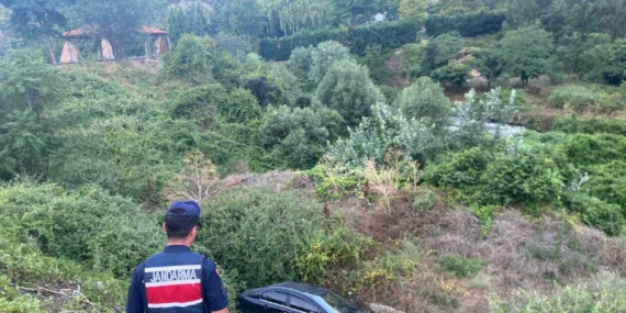 Otomobil dere yatağına uçtu, sürücüsü yaralandı