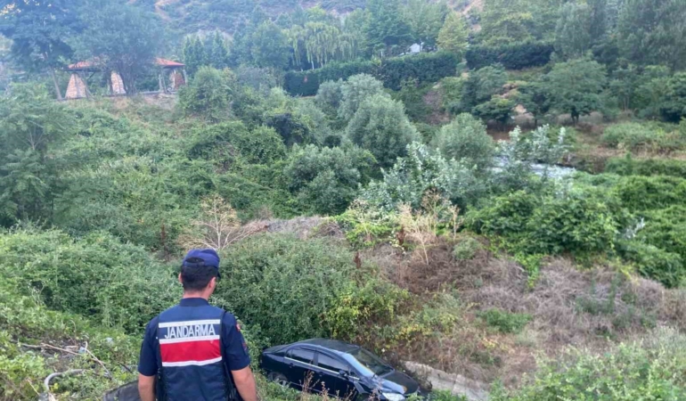 Otomobil dere yatağına uçtu, sürücüsü yaralandı