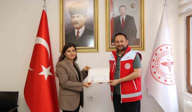 Kazada yaralılara ilk müdahaleyi yapan sağlıkçılar ödüllendirildi