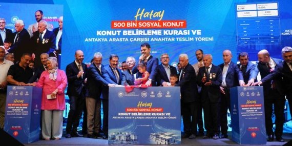 Bakan Kurum’un katılımıyla Hatay’da 8 bin 500 hak sahibinin konutu belirlendi