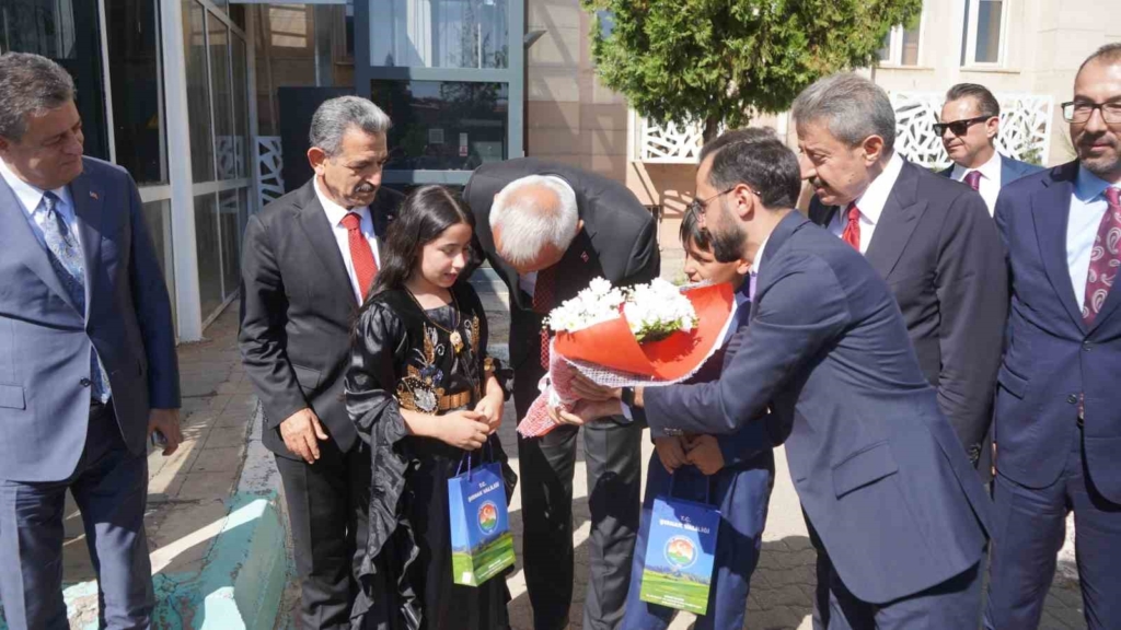 Bakan Ersoy: "Kütüphaneler artık yalnızca kitap okunan yerler değil araştırmanın, üretimin, inovasyonun ve kültürel gelişimin merkezi haline geldi"