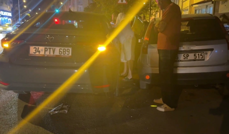 Eskişehir’de kontrolden çıkan otomobil park halindeki 3 araca çarptı