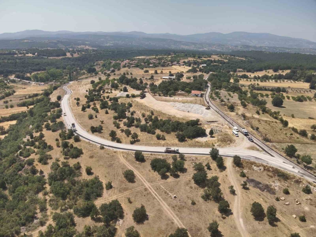 Büyükşehir Harmancık’ta da yolları yeniliyor