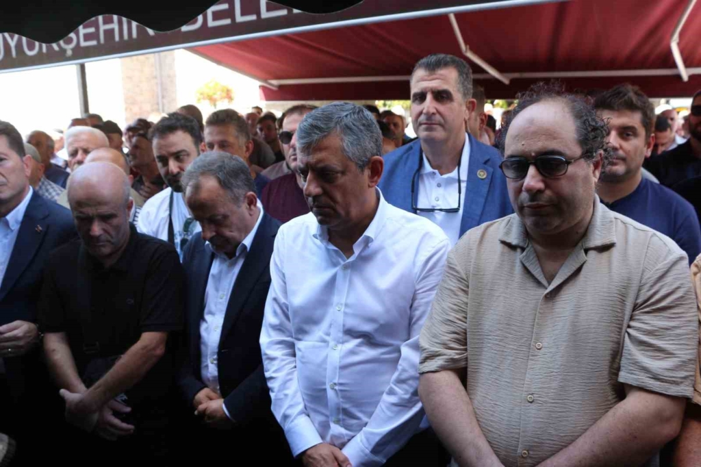 Özgür Özel: "Netanyahu, Erdoğan ile kayıkçı kavgası yaparak kendisine orada güç kazanmaya çalışıyor"