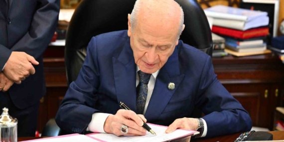 MHP’den Bahçeli’nin "Terörsüz Türkiye" için attığı imzaya vurgu