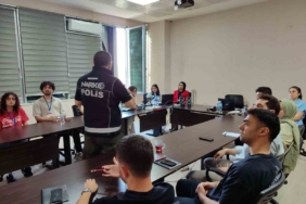 Kütahya Emniyeti’nden uyuşturucuyla mücadelede farkındalık eğitimleri