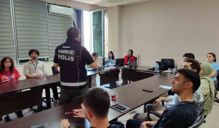 Kütahya Emniyeti’nden uyuşturucuyla mücadele için farkındalık eğitimleri