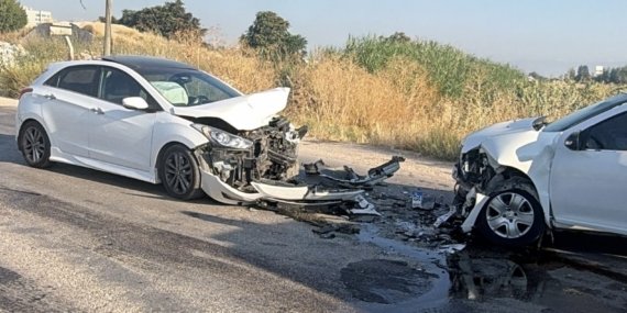 Eskişehir’de 2 araç kafa kafaya çarpıştı