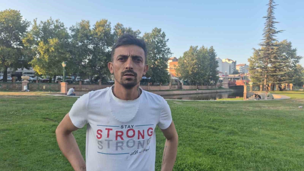 Porsuk Çayı kenarındaki adamı "Sizlere gelsin" diyerek suya itti