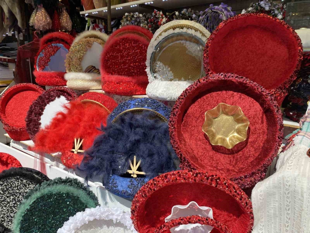 Düğün sezonu açıldı, kına eşyalarına ilgi arttı
