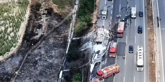 Kuzey Marmara Otoyolu’nda lastik yüklü tırda çıkan yangın tarım arazisine sıçradı