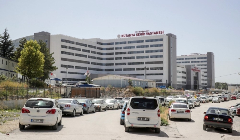 Kütahya’da tedavi için hastaneye getirilen mahkum firar etti