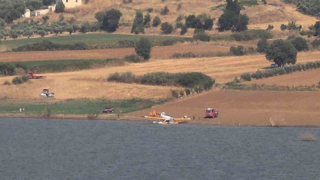 İzmir Beydağ Barajı’ndan su almak isteyen yangın söndürme uçağı havalanamadı