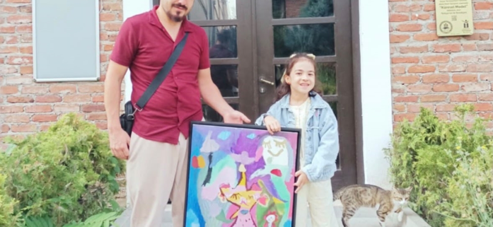 Eskişehir’deki Frig Sergisine 6 yaşındaki minik ressam damga vurdu