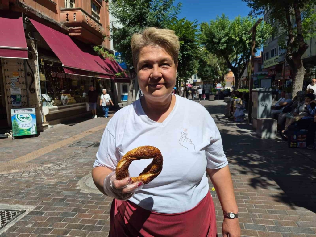 Yılların simitçisi esnaflığın zor yönlerini anlattı