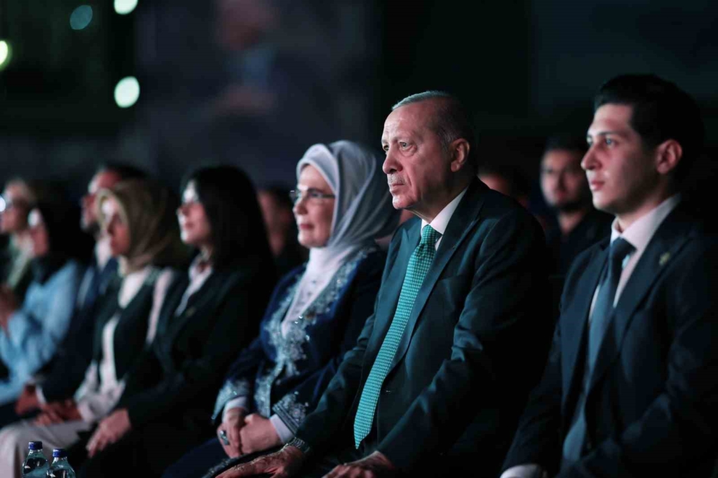 Cumhurbaşkanı Erdoğan: "Allah ömür ve sağlık verirse daha nice yıllar Türkiye’ye hizmet mücadelesi içinde olacağım"