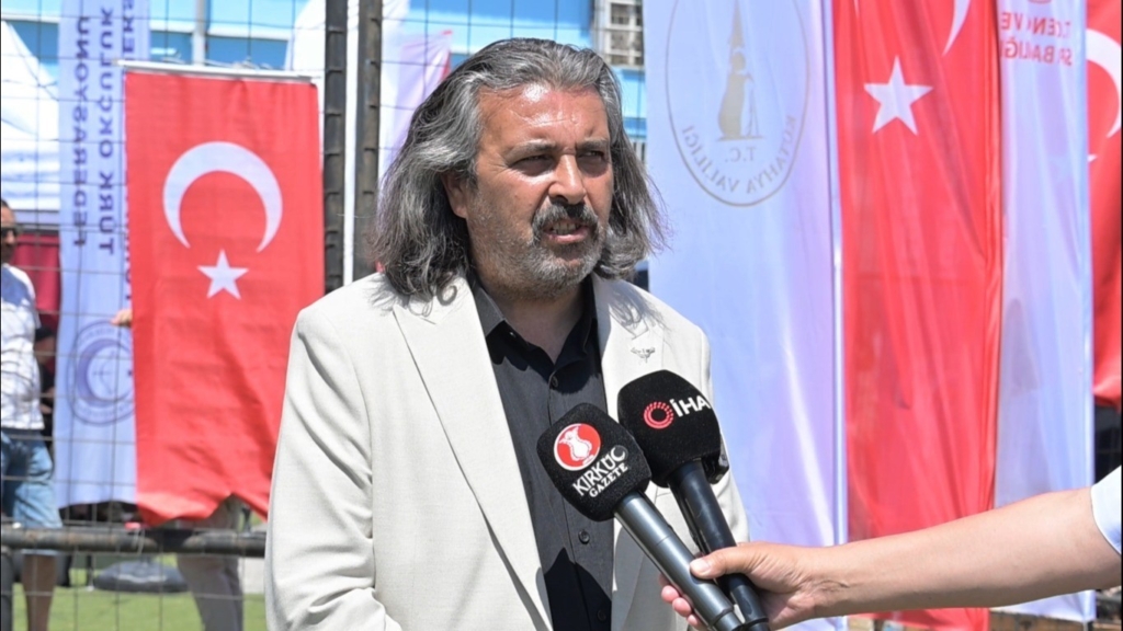 Kütahya’da tarihi Ok Meydanı’nda 490 sporcu şampiyonluk için ok atıyor