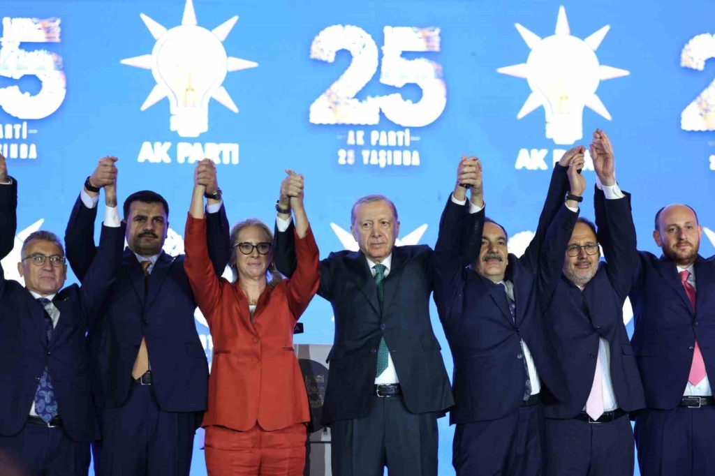 Cumhurbaşkanı Erdoğan: "Allah ömür ve sağlık verirse daha nice yıllar Türkiye’ye hizmet mücadelesi içinde olacağım"