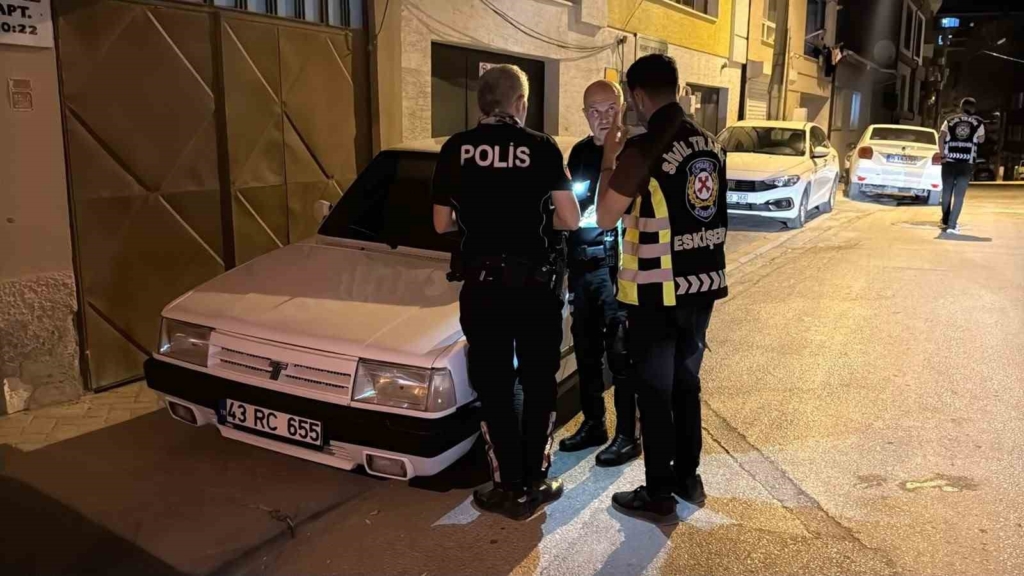 Drift sonrası polisten yaya kaçan ehliyetsiz sürücüye 690 bin TL ceza kesildi