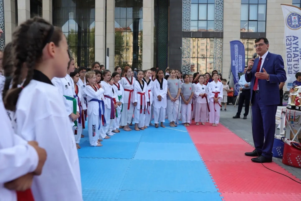 Minik Tekvandocular Kütahya’da dostluk için mücadele etti