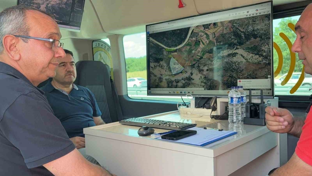 Kütahya’da ekinleri yanan köylülere Vali Işın’dan destek sözü