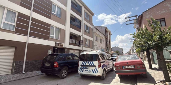 Dairenin camında otururken bahçeye düşen çocuk hastaneye kaldırıldı