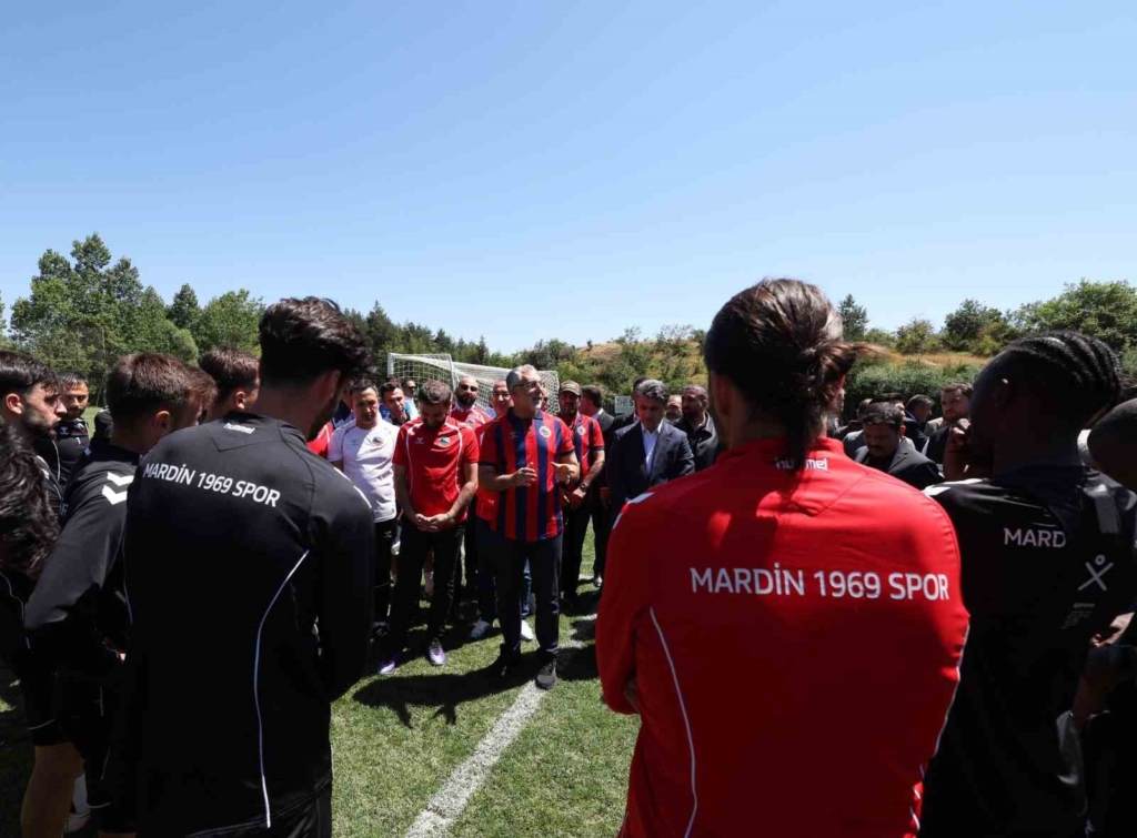 Bakan Işıkhan, Bolu kampındaki Mardin 1969 Spor’u ziyaret etti
