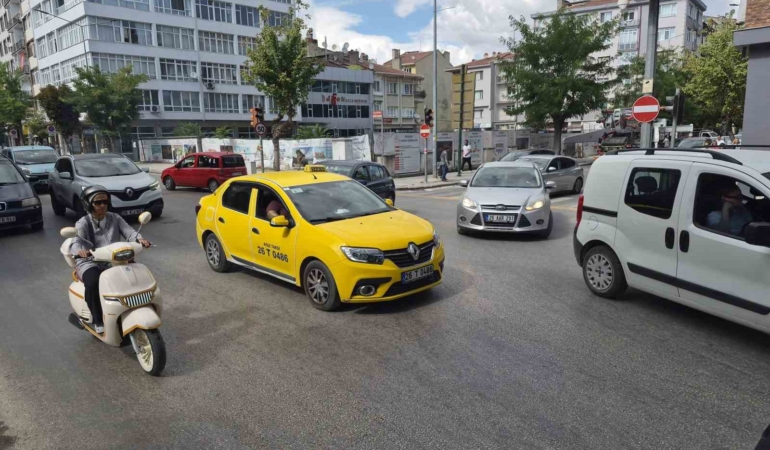 Eskişehir’de elektrik kesintisi trafik ışıklarını devre dışı bıraktı