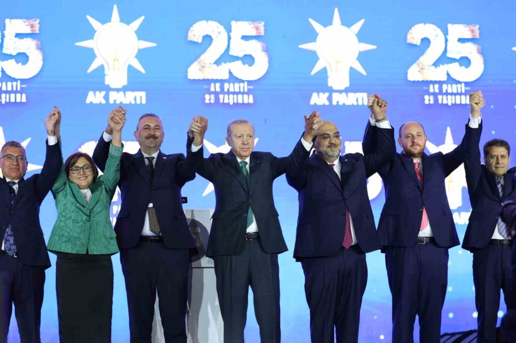 Cumhurbaşkanı Erdoğan: "Allah ömür ve sağlık verirse daha nice yıllar Türkiye’ye hizmet mücadelesi içinde olacağım"