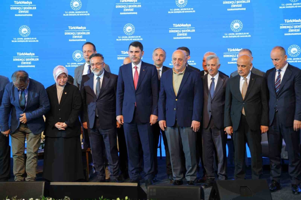 Bakan Kurum: "Madem devlet yoktu da saatte 23 konutu kim yaptı?"