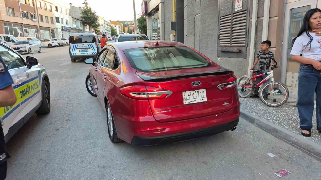 Eskişehir’de otomobile yandan çarpan bisikletli çocuk yaralandı