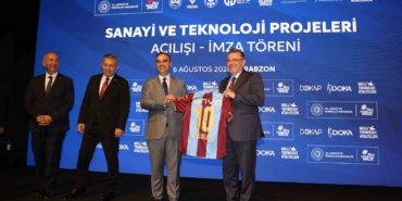 Bakan Kacır’dan Trabzonspor’a Salah teşekkürü