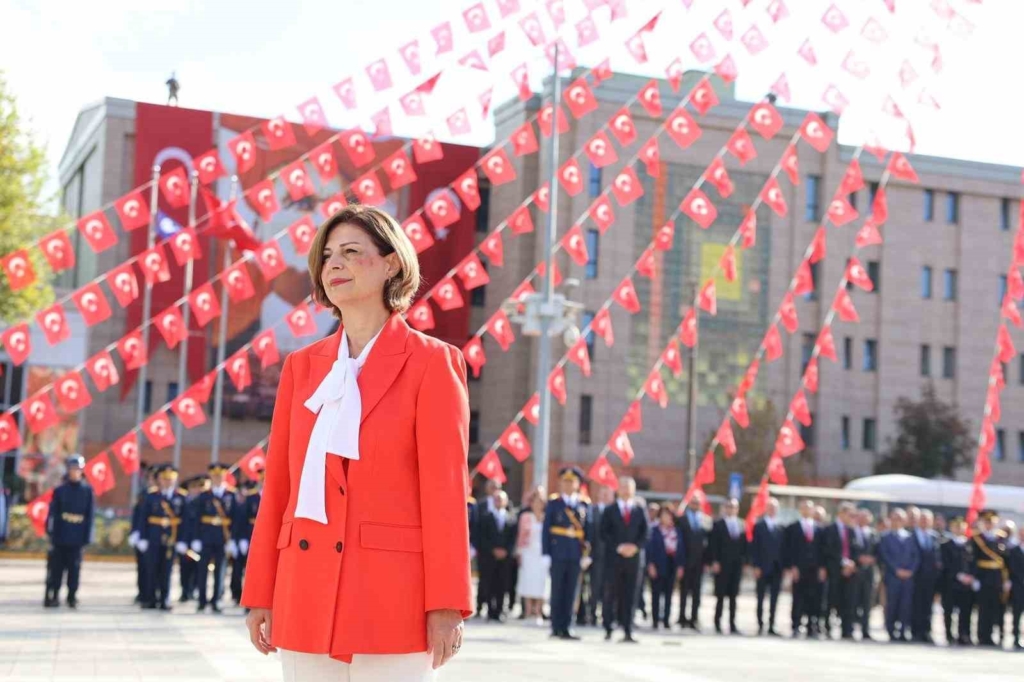 Başkan Ünlüce: "Kahramanlıkla kazanılan, gururla kutlanan zaferin 104. yılı kutlu olsun"