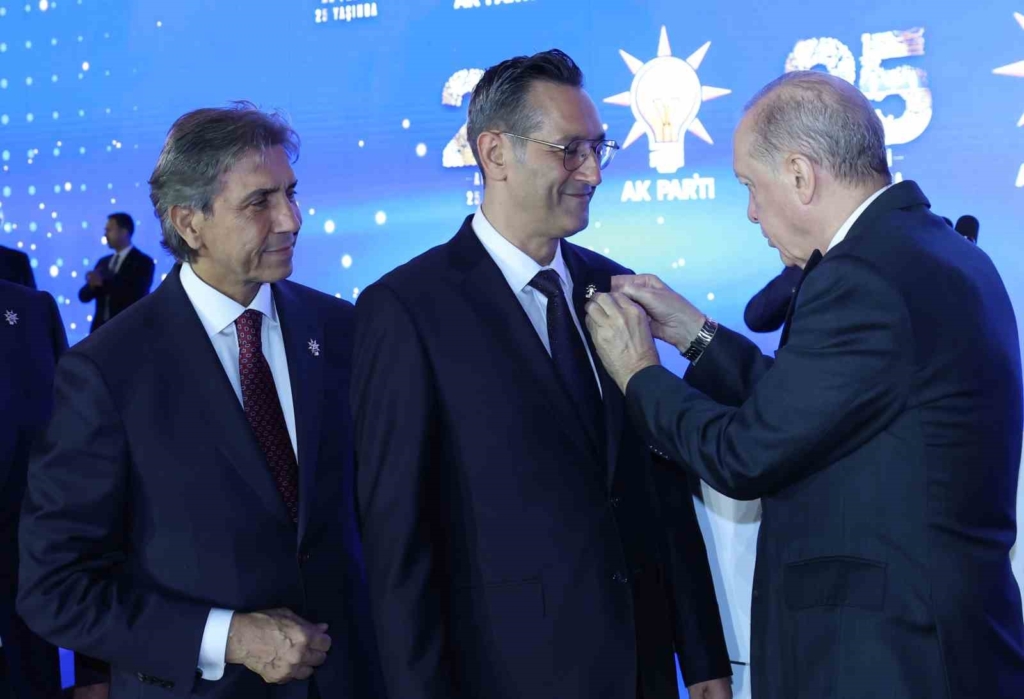 Cumhurbaşkanı Erdoğan: "Allah ömür ve sağlık verirse daha nice yıllar Türkiye’ye hizmet mücadelesi içinde olacağım"