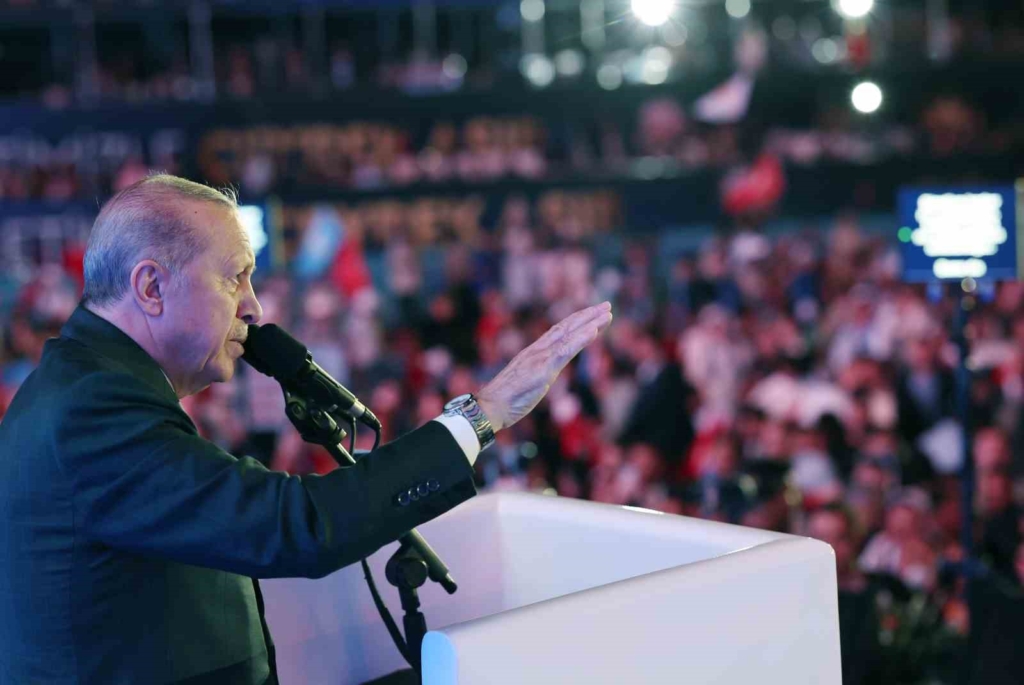 Cumhurbaşkanı Erdoğan: "Allah ömür ve sağlık verirse daha nice yıllar Türkiye’ye hizmet mücadelesi içinde olacağım"