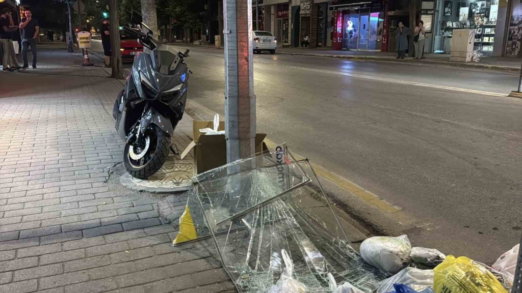 Eskişehir’de kaza sonrası güvenlik kamerası izlenirken bıçaklı kavga: 2 yaralı