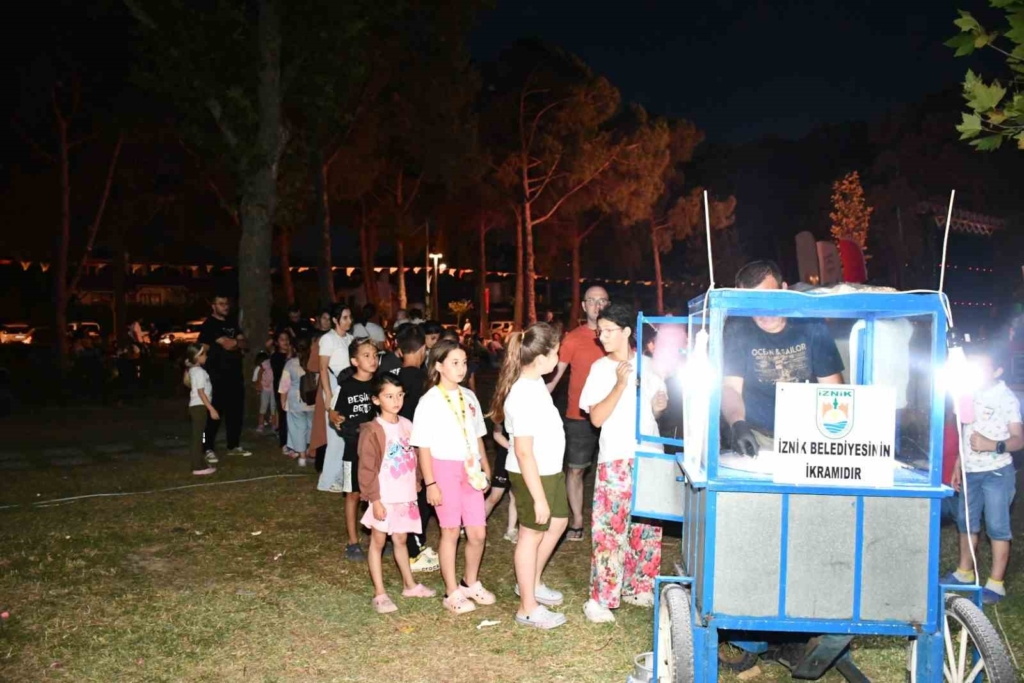 İznik’te yaz akşamları çocukların neşesiyle renkleniyor
