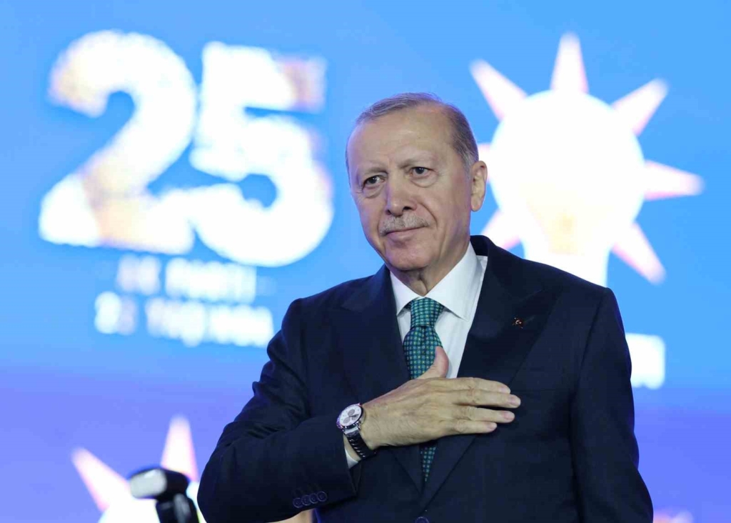 Cumhurbaşkanı Erdoğan: "Allah ömür ve sağlık verirse daha nice yıllar Türkiye’ye hizmet mücadelesi içinde olacağım"