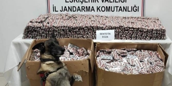 Jandarma 84 bin adet sentetik ecza hapı ele geçirdi, 3 kişi tutuklandı