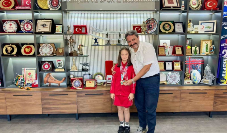 Özel sporcu Elif Ertek’ten ritmik jimnastik ve masa tenisinde çifte başarı