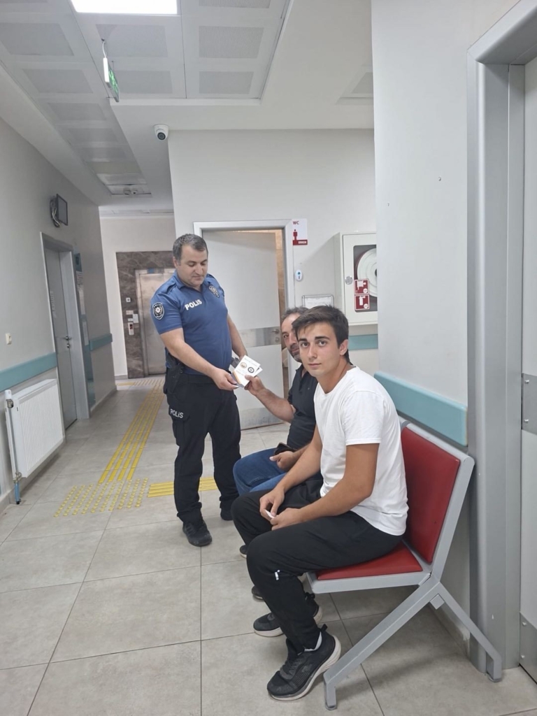 Sağlık hizmeti alan vatandaşlara KADES eğitimi